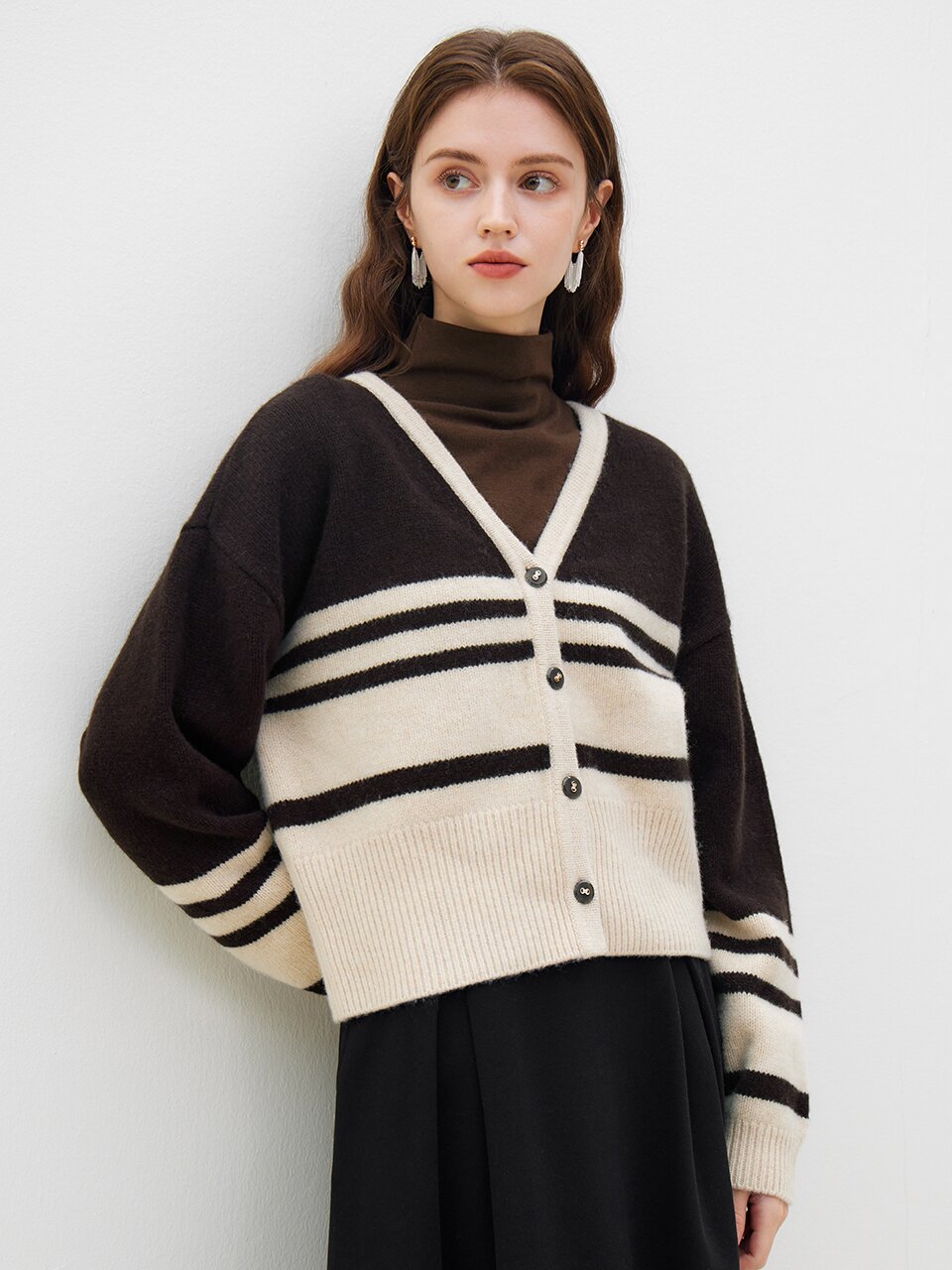 WD_Striped v-neck cardigan_2color