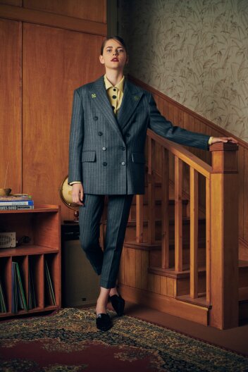 그레이 스트라이프 팬츠