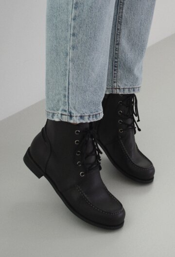 [리퍼브] Huckleberry Ankle Boots_LMFA293_235