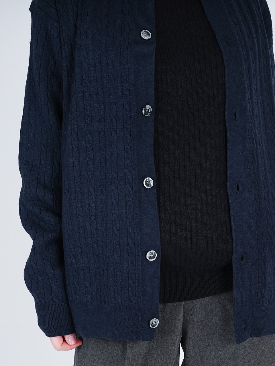 Silket Cable Round-neck Cardigan (Black)