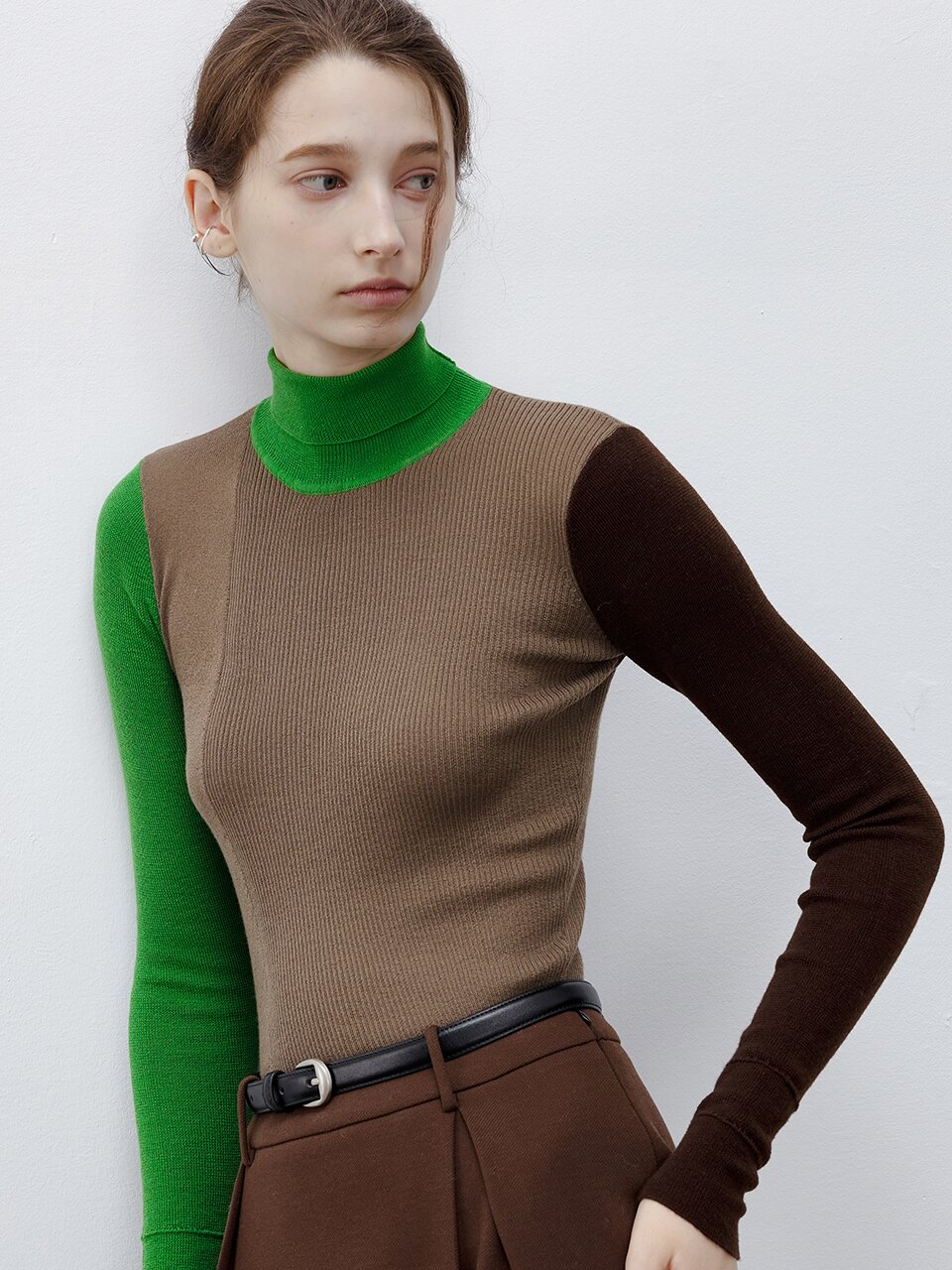 TG_Colour-block turtleneck top_BROWN
