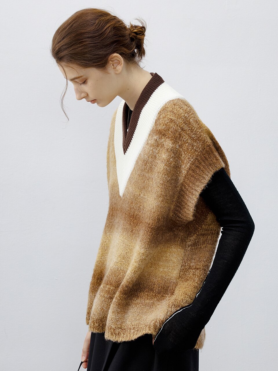 TG_Twilight v-neck gradient wool vest