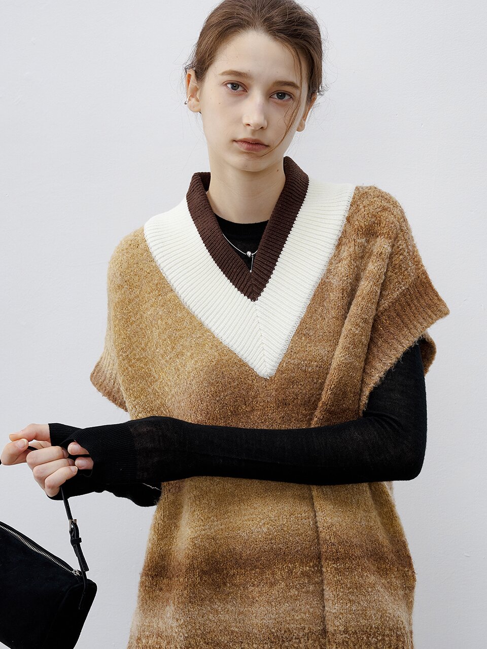 TG_Twilight v-neck gradient wool vest