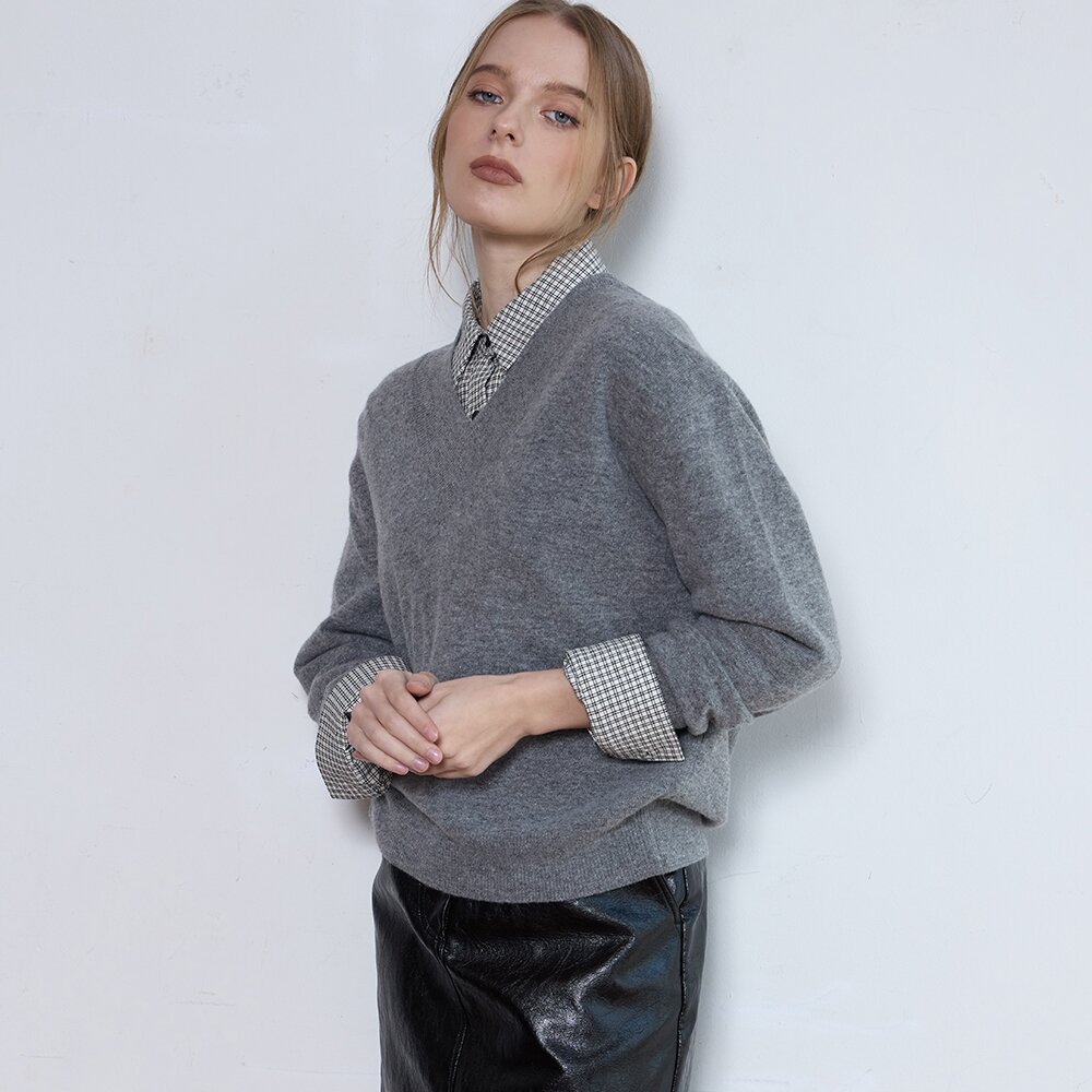 MODERN V-NECK KNIT_GREY