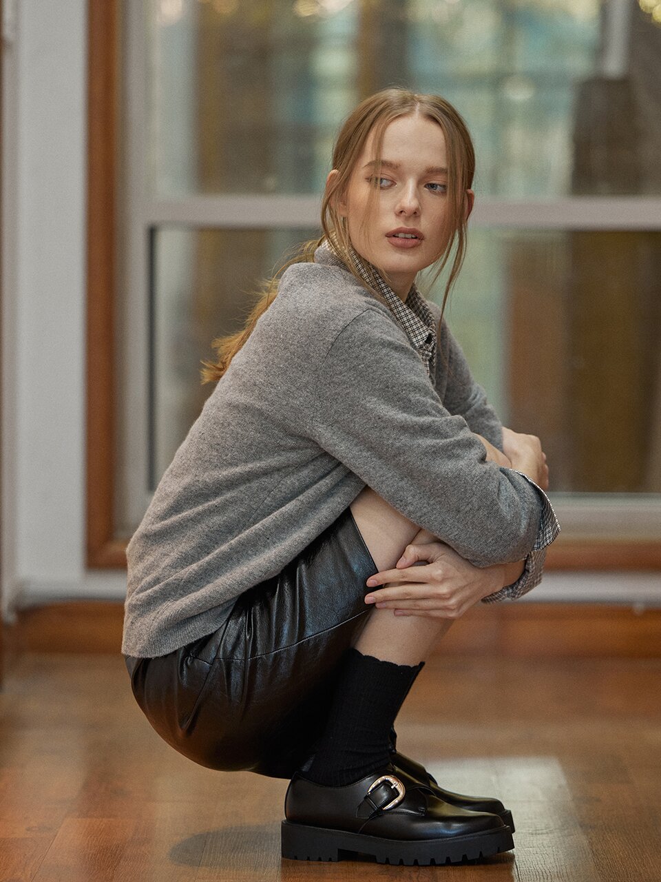 MODERN V-NECK KNIT_GREY
