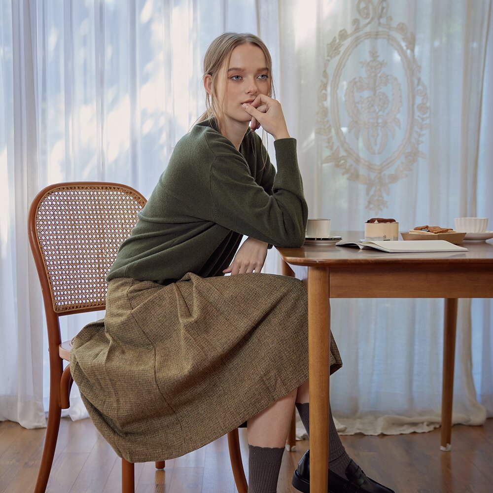 MODERN V-NECK KNIT_KHAKI