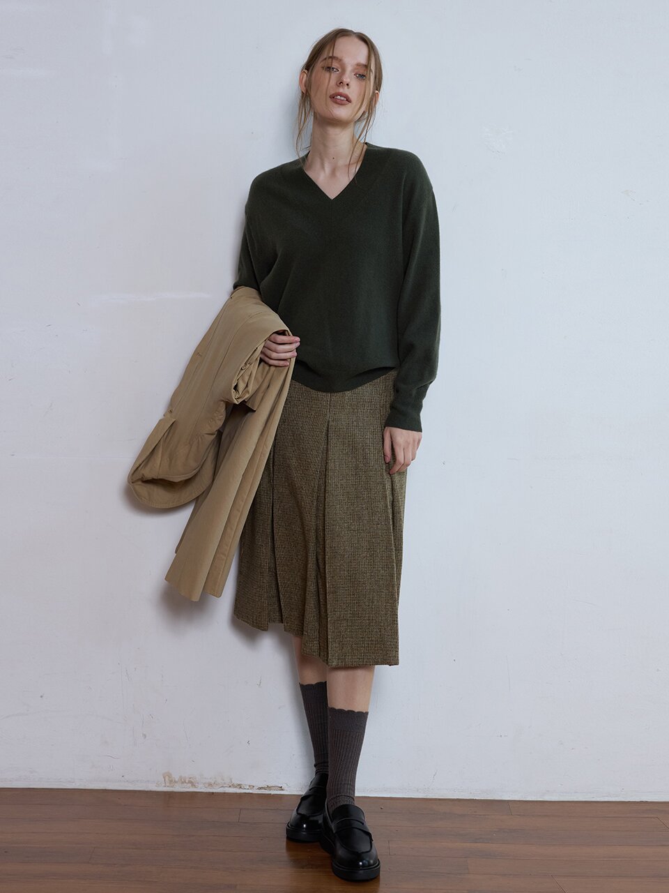 MODERN V-NECK KNIT_KHAKI