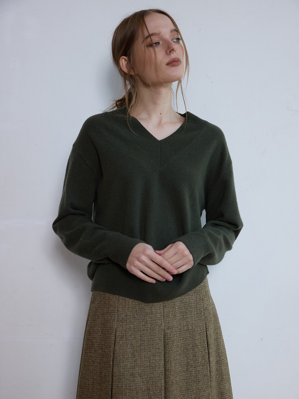 MODERN V-NECK KNIT_KHAKI