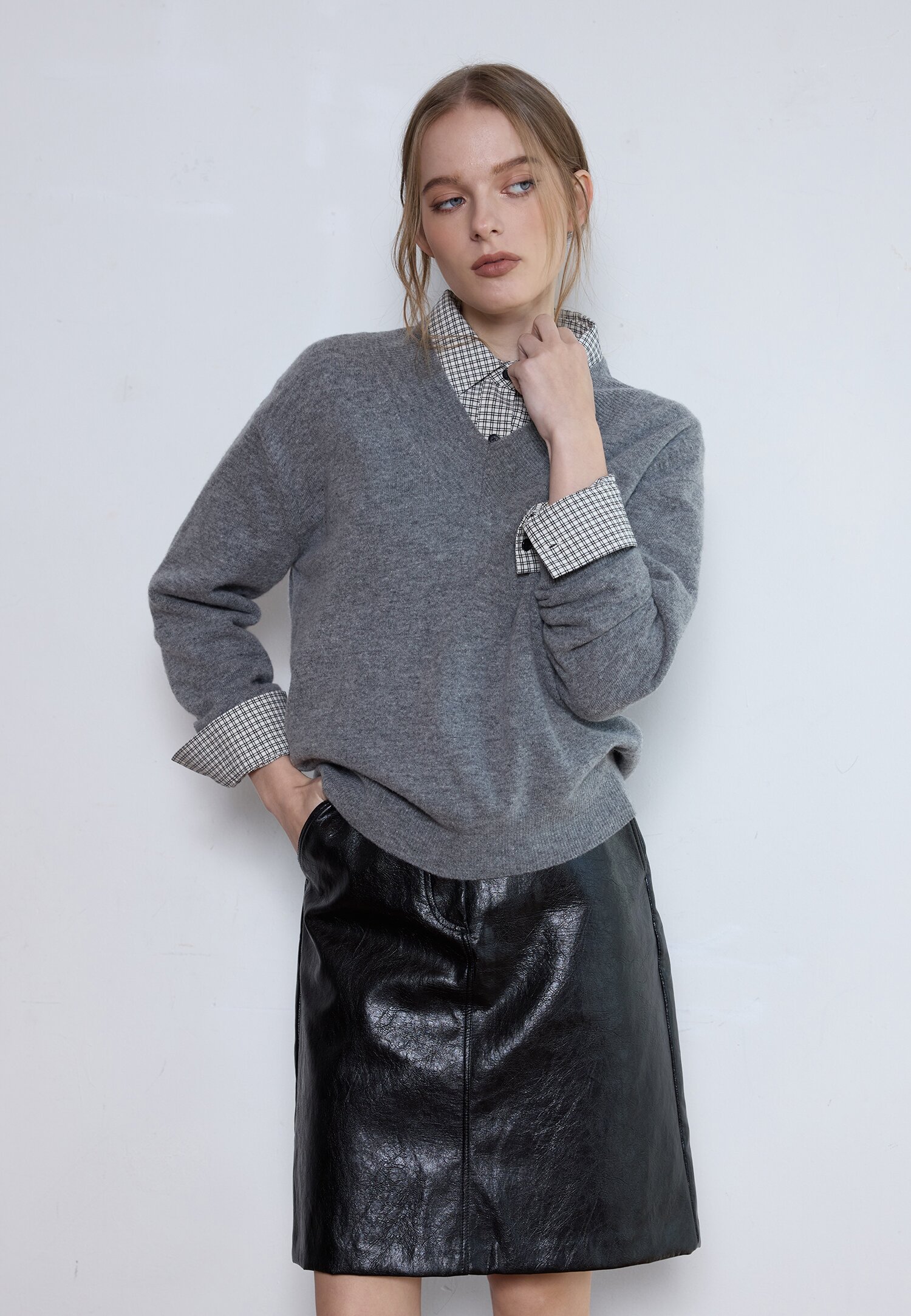 MODERN V-NECK KNIT_SKY BLUE