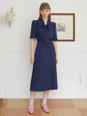[일루스트리스일루전] NAVY PLEATS WRAP SKIRT