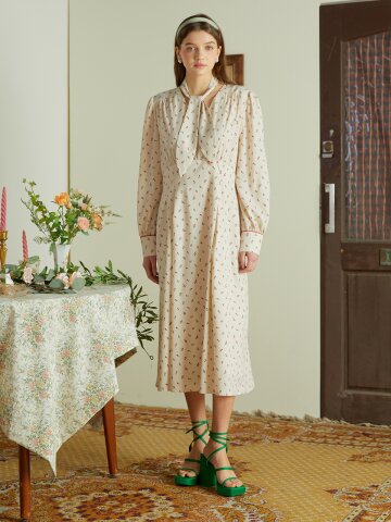 [일루스트리스일루전] IVORY ROSE PIPING DRESS