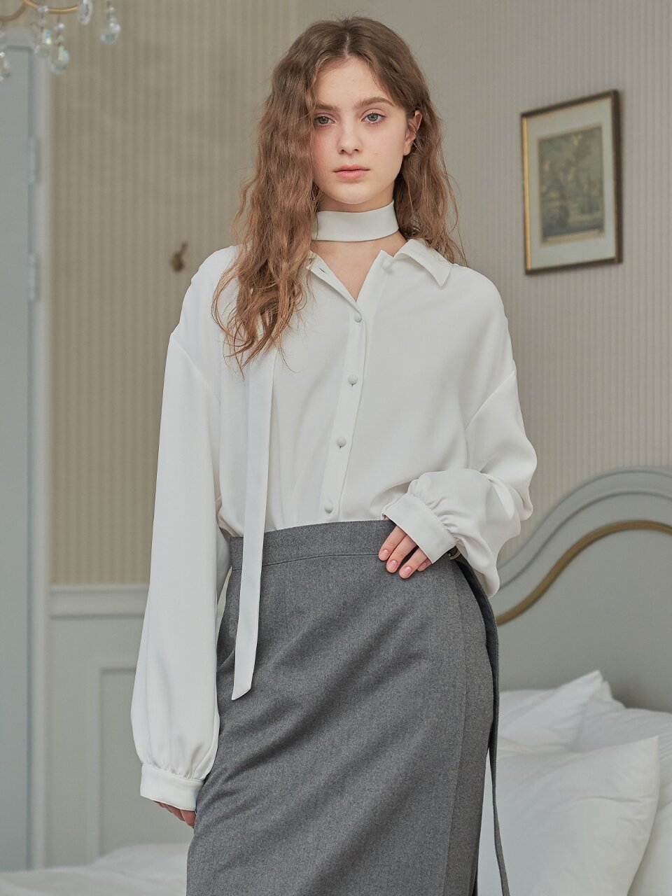 [일루스트리스일루전] WHITE TIE BLOUSE