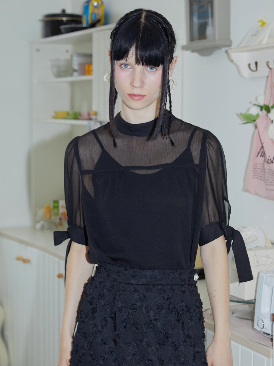 [일루스트리스일루전] BK CHIFFON RIBBON BLOUSE