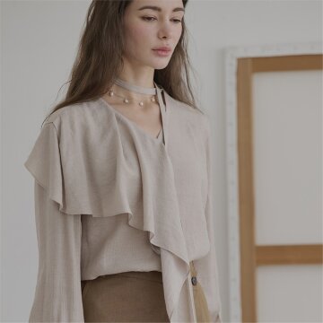 [레이허] Unbalanced Frill Blouse_Woody Beige