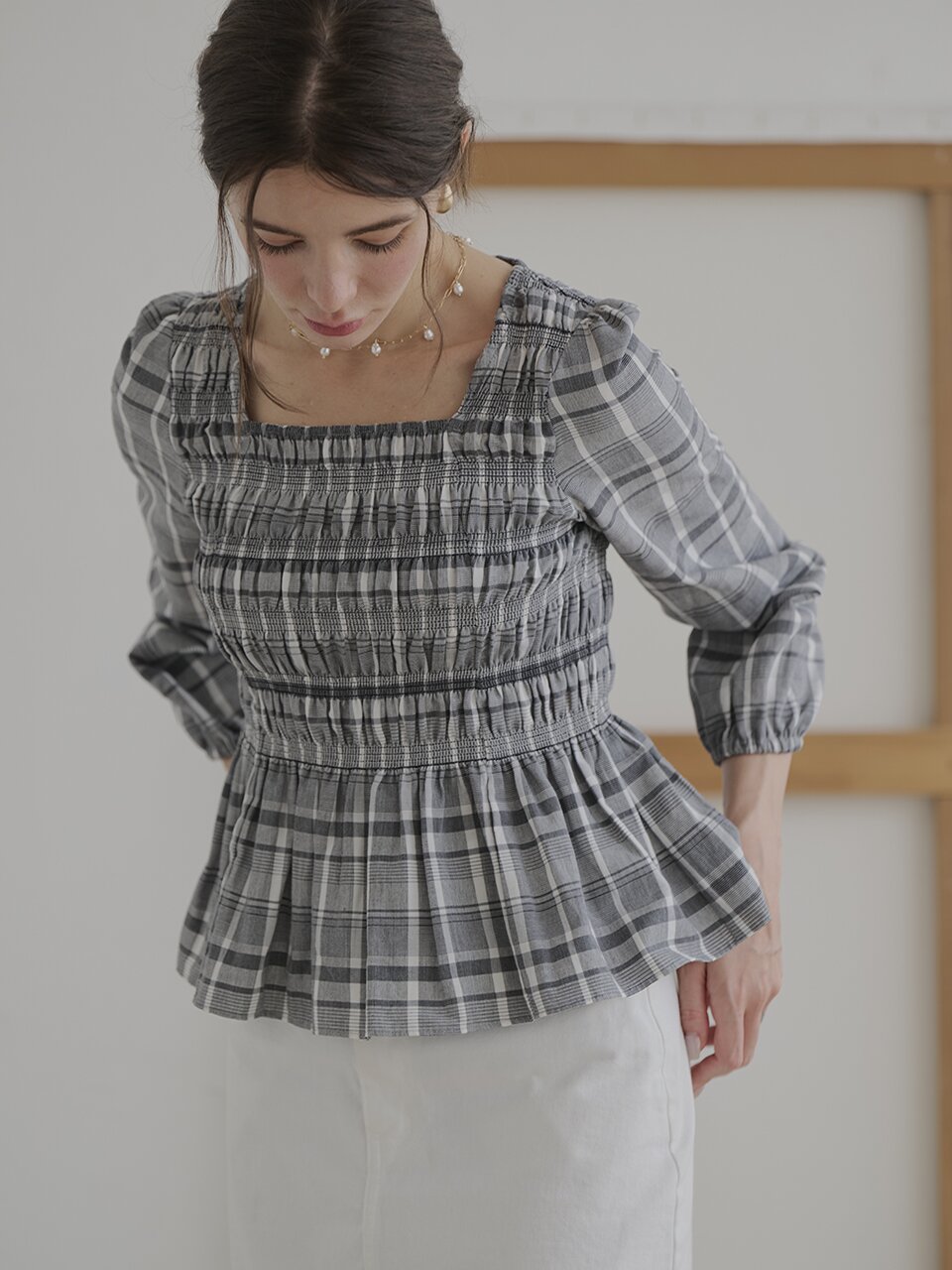 [레이허] Uni Check Smocking Blouse