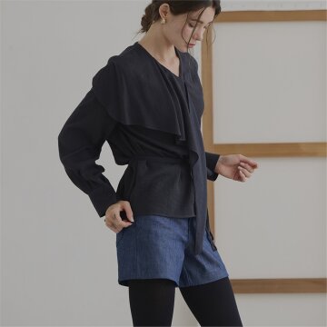 [레이허] Unbalanced Frill Blouse_Charcoal