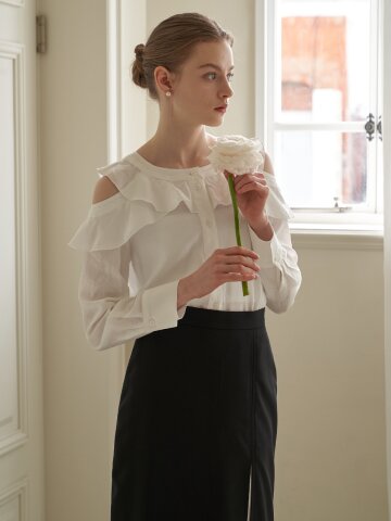 [에프코코로미즈] shoulder frill blouse WH