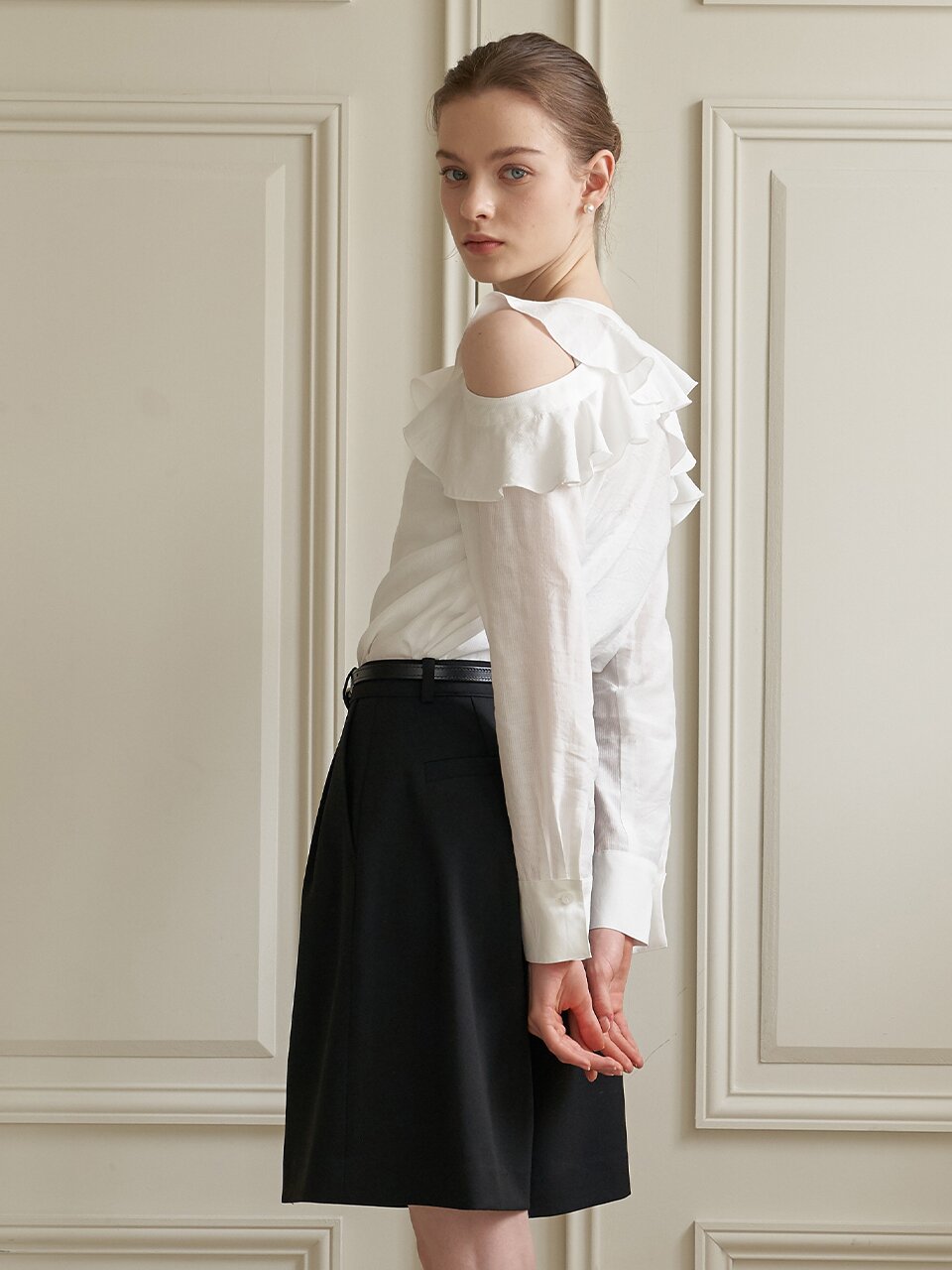 [에프코코로미즈] shoulder frill blouse WH