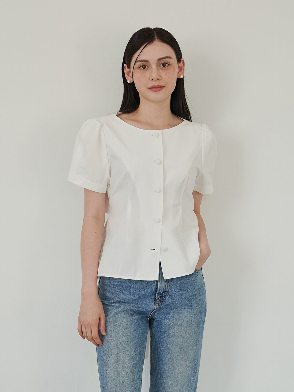 [에프코코로미즈] back point round neck blouse WH