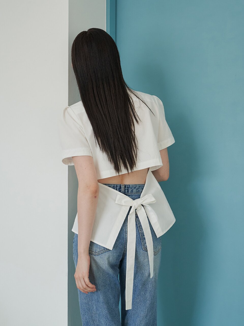 [에프코코로미즈] back point round neck blouse WH