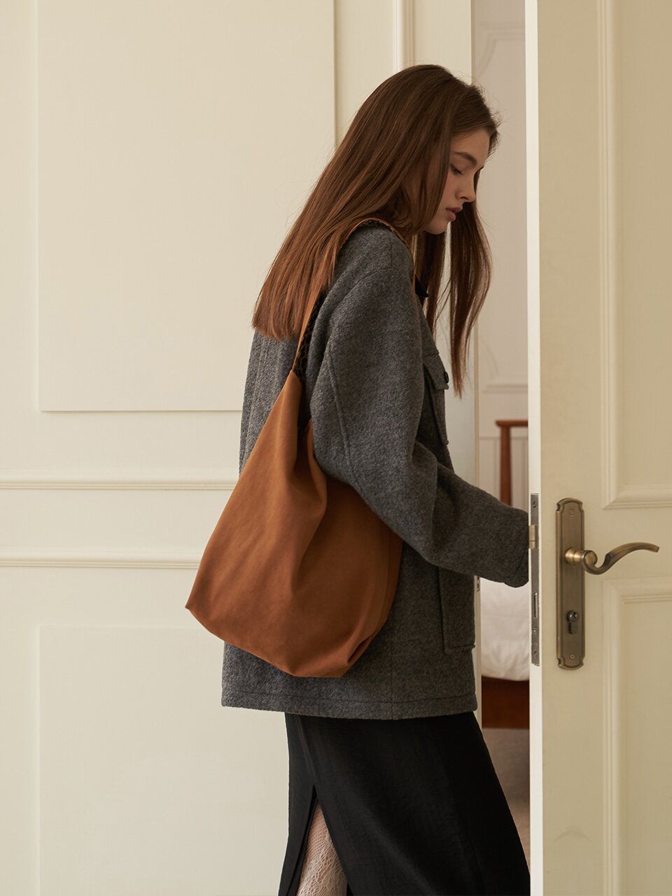 [에프코코로미즈] coco fake suede shopper bag CA