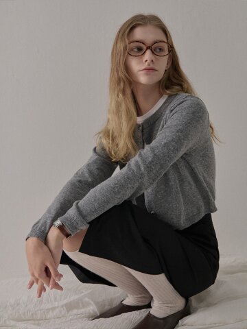 [일루셀] 라운드넥 세미 크롭 가디건 그레이 ILS24FACG001GR