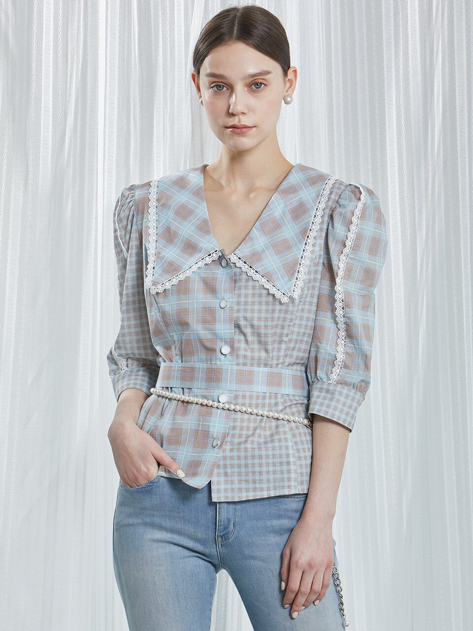 [와이제이] CHECK AND LACE COTTON BLOUSE
