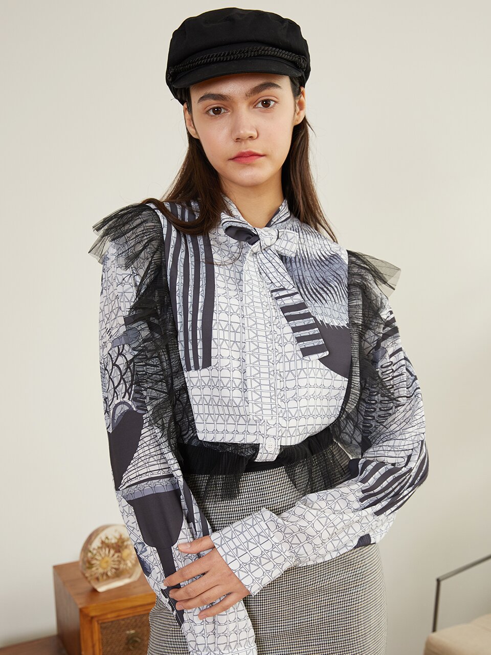 [와이제이] PHILO RUFFLE BLOUSE
