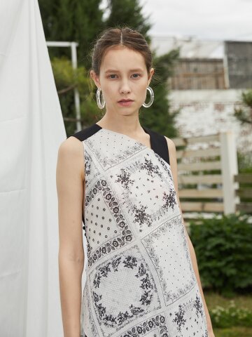 [와이제이] ANGELICA WHITE SHEER TOP