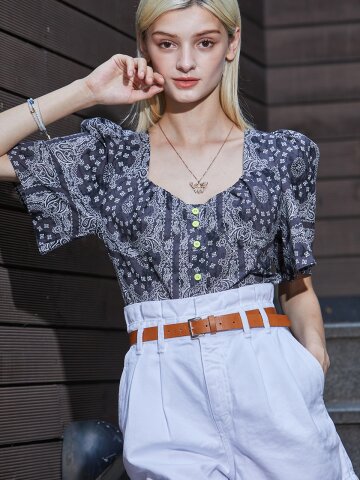 [와이제이] BANDANA PATTERN BUSTIER BLOUSE