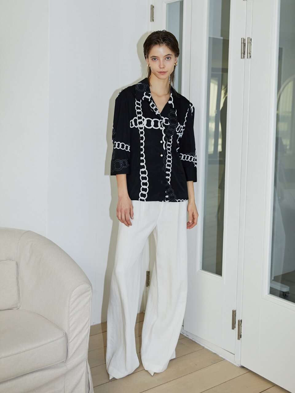 [와이제이] RANDOM CHAIN PRINT BLOUSE_BLACK