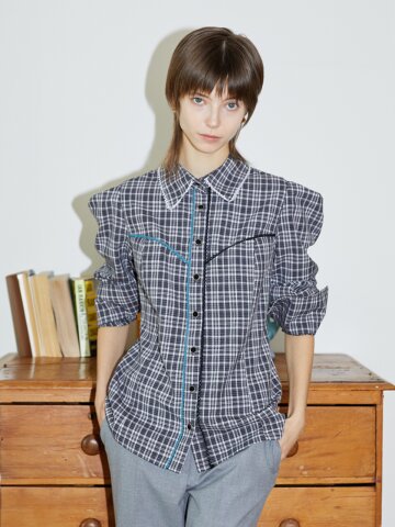 [와이제이] LOVE ME DO SHIRTS BLOUSE_BLACK