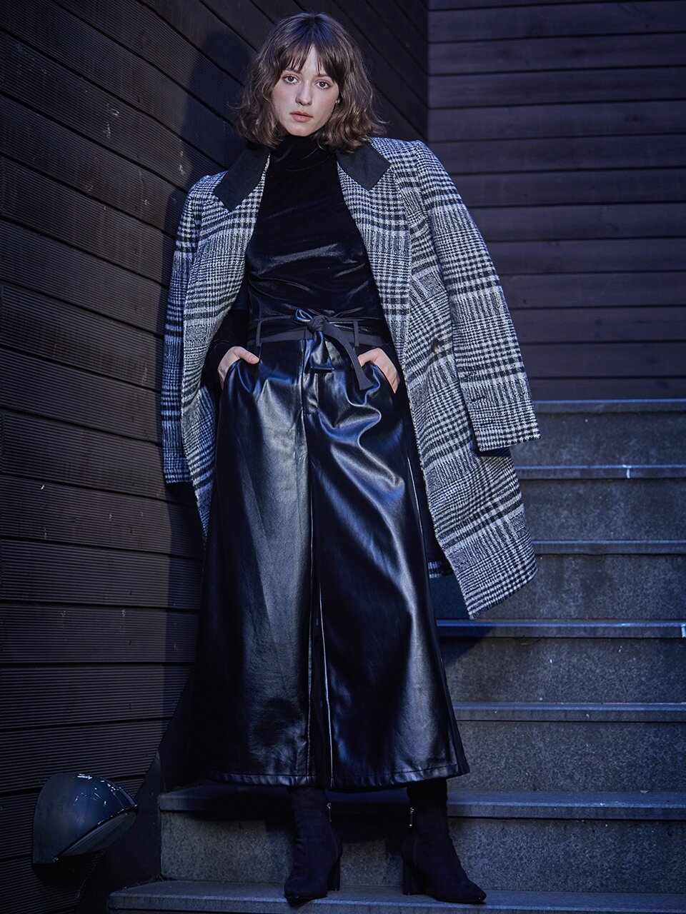 [와이제이] MINK VELVET TURTLE NECK TOP_BLACK