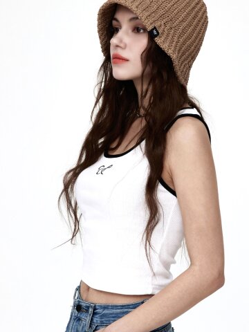 시그니처 크롭 골지 배색 슬리브리스 2color