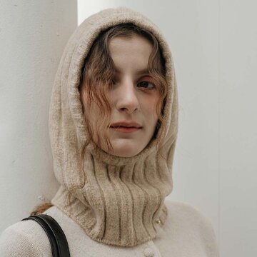 어클렛 울 혼방 와이드 스트라이프 바라클라바 베이지