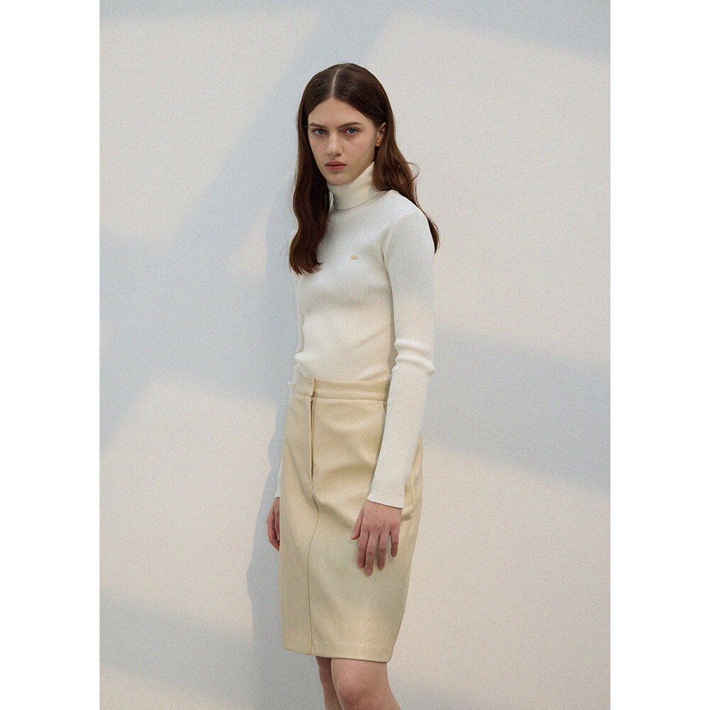 MODERN RIBBED SLIMMING PULLOVER - IVORY