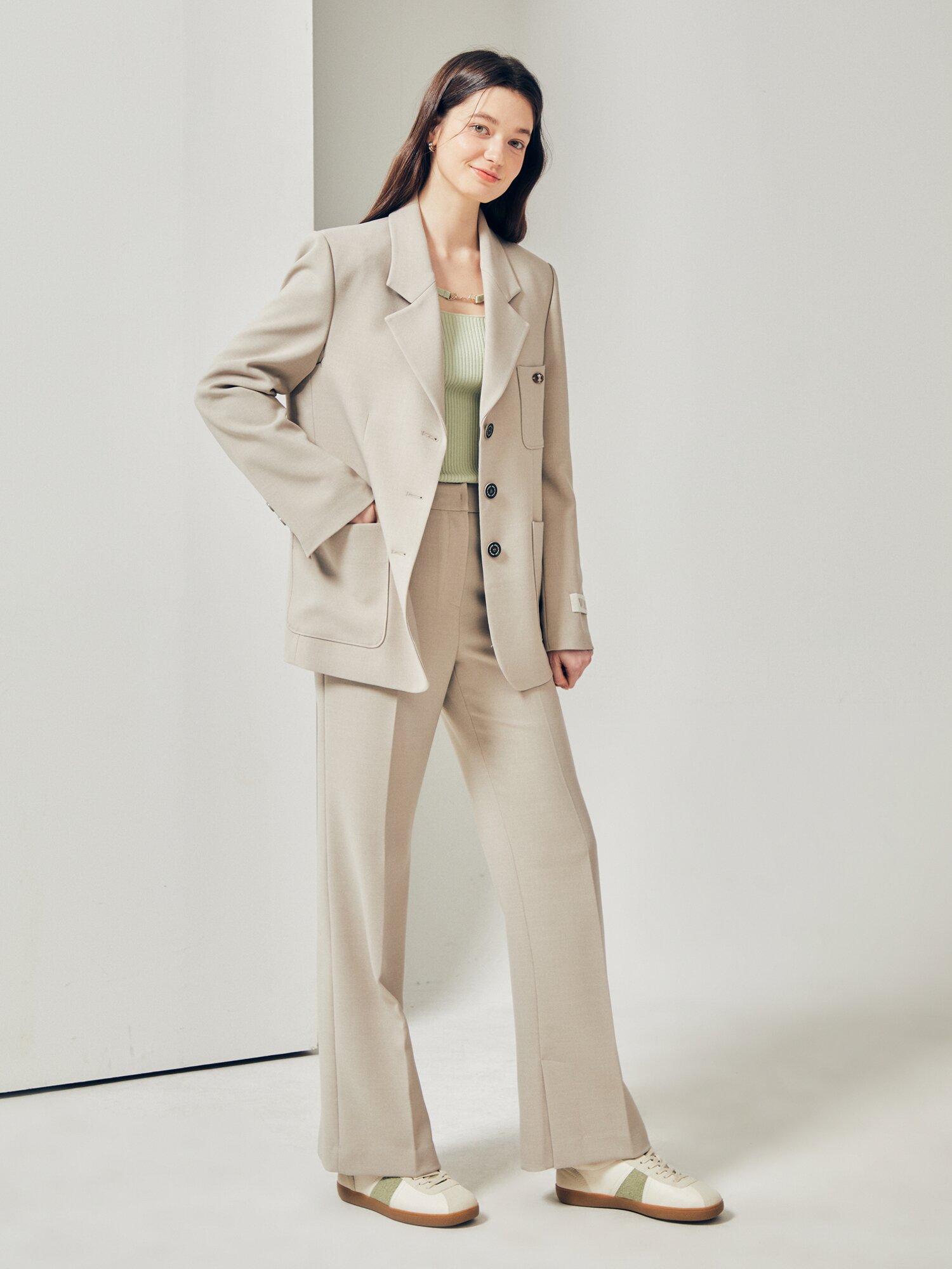 루즈핏 로고 장식 싱글 재킷 (BEIGE)