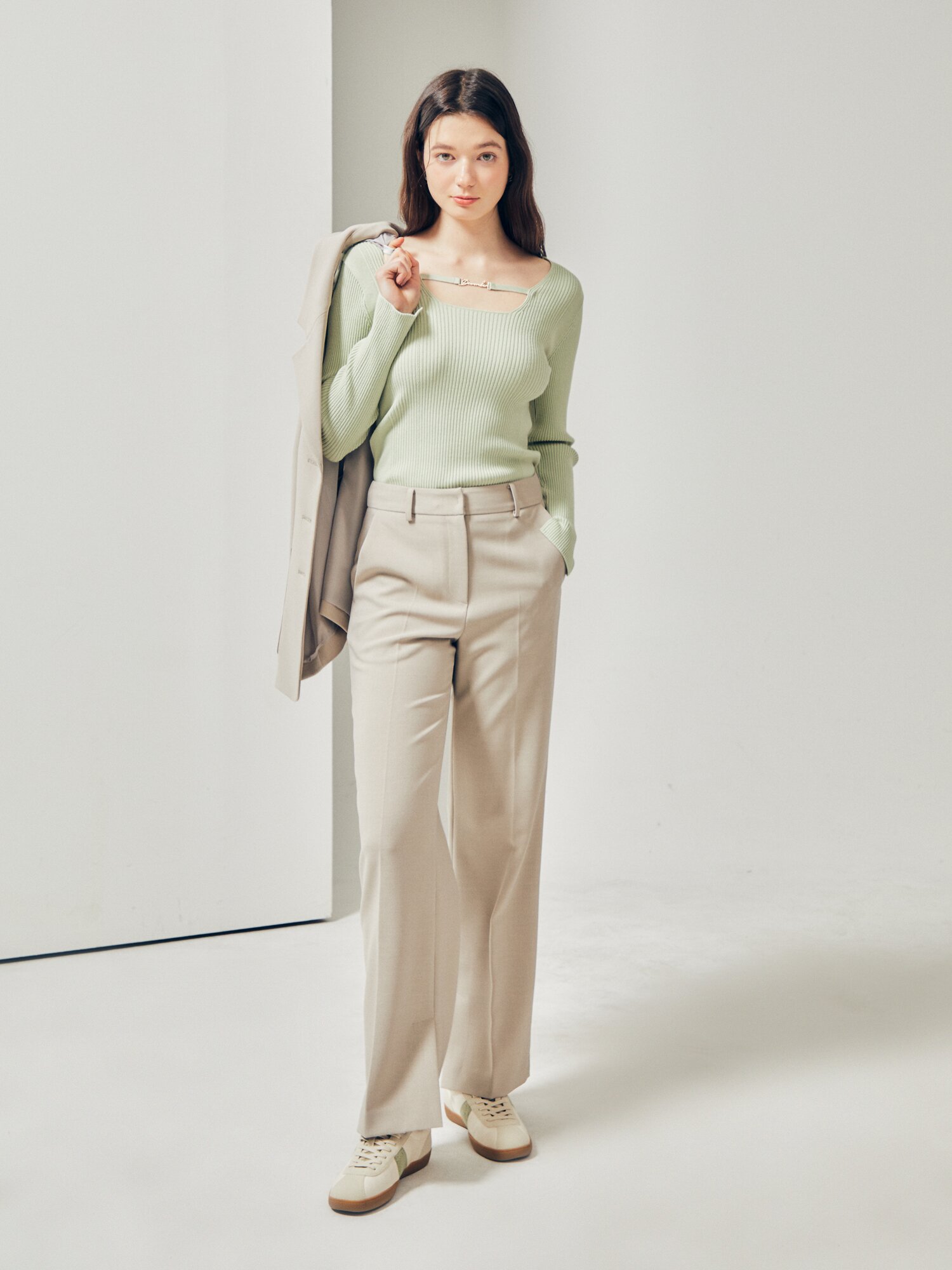 루즈핏 로고 장식 싱글 재킷 (BEIGE)