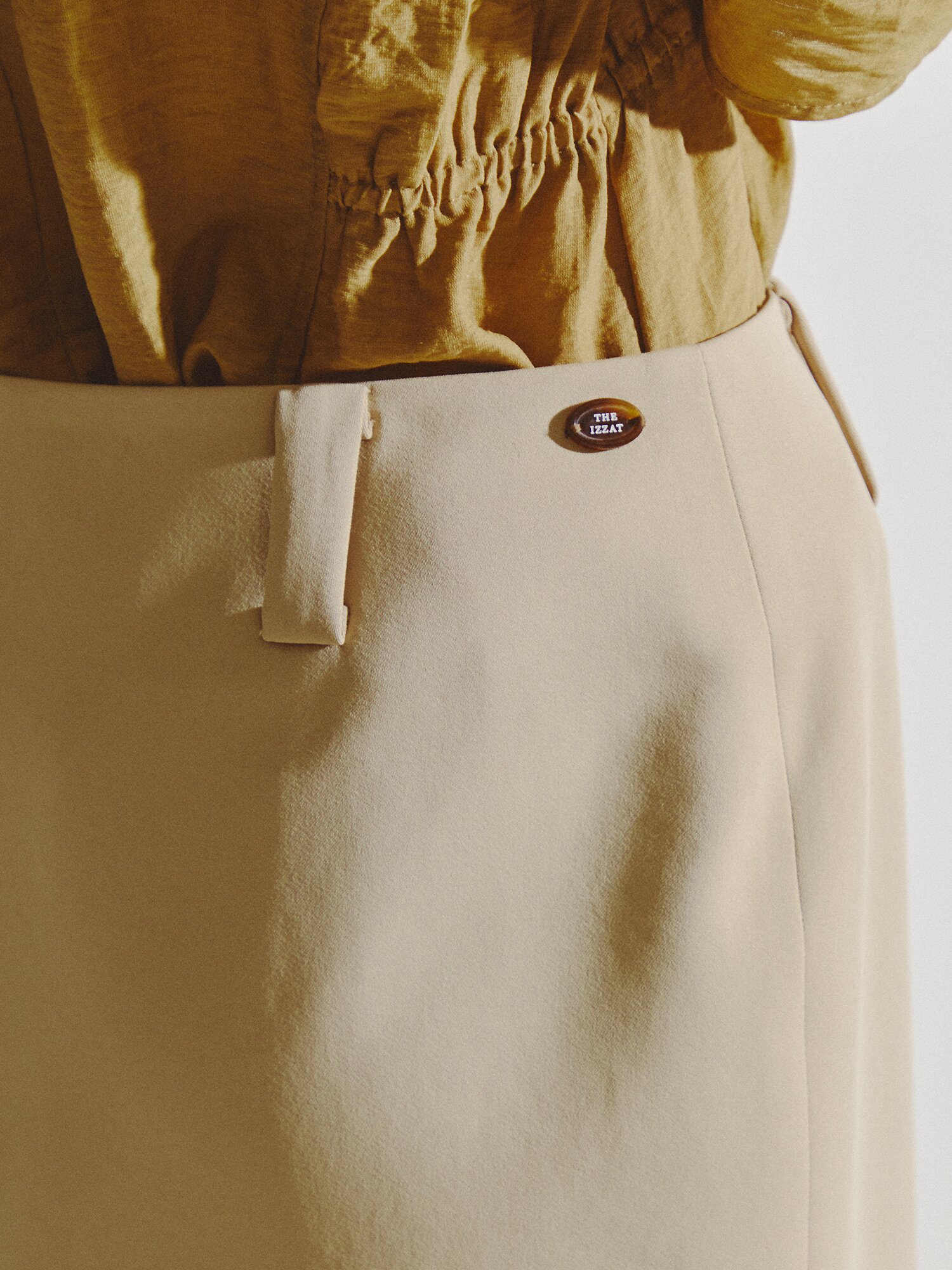 백 슬릿 H라인 스커트 (BEIGE)