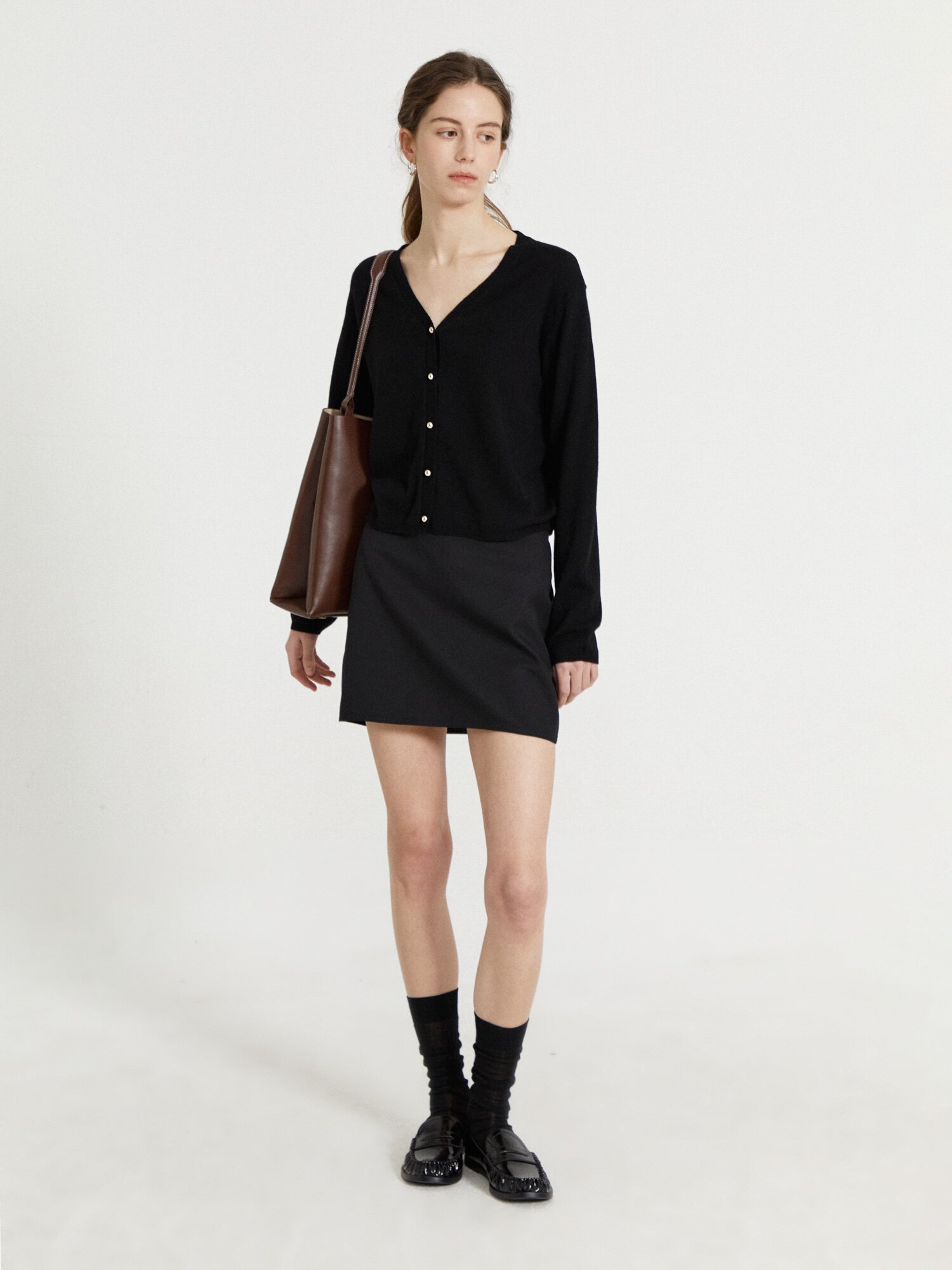 울 브이넥 크롭 가디건 (BLACK)