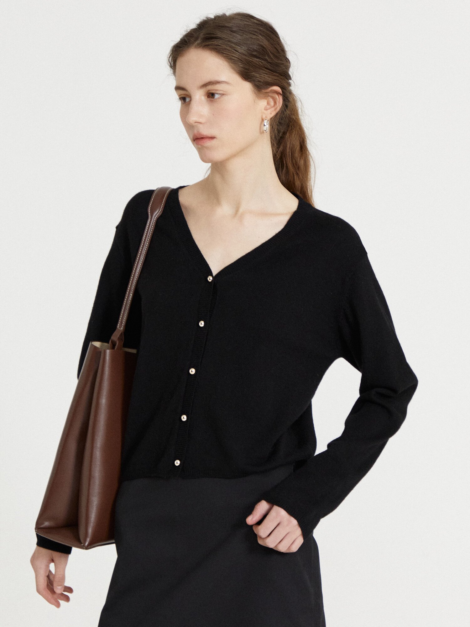 울 브이넥 크롭 가디건 (BLACK)