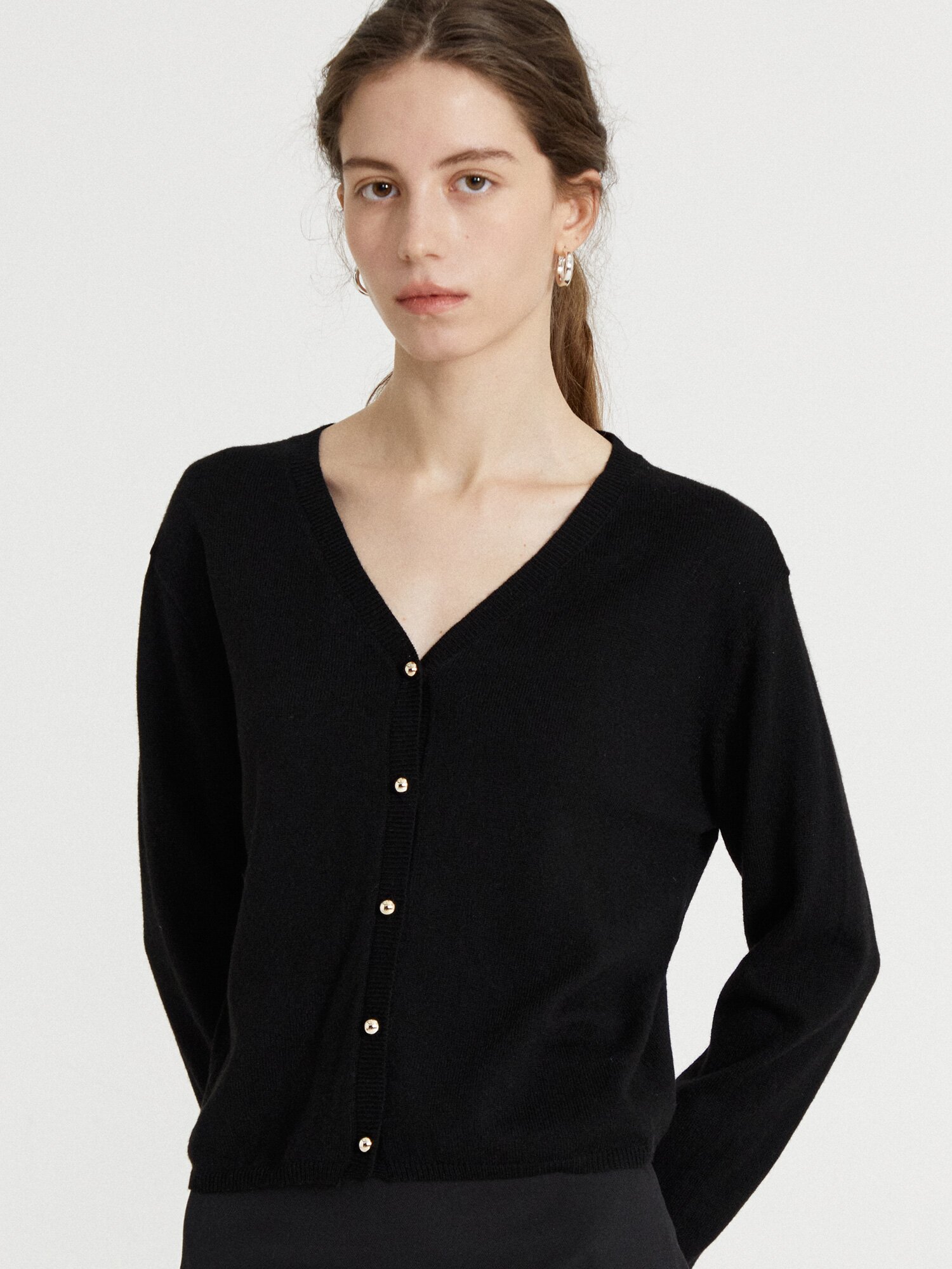 울 브이넥 크롭 가디건 (BLACK)