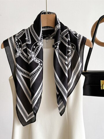 마이센 행운 말발굽 블랙 사각 간절기 스카프