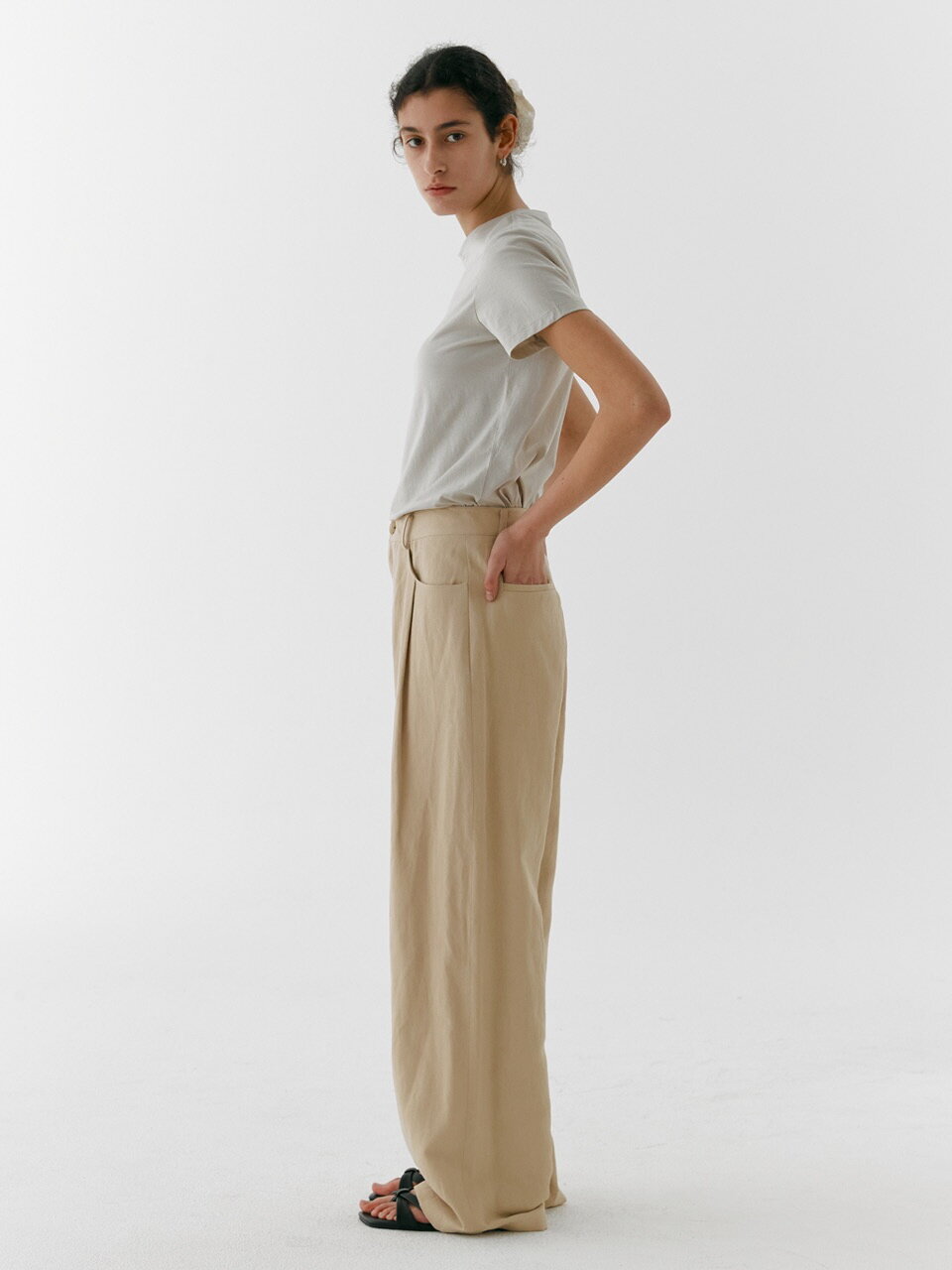 STRAIGHT LINEN TUCK PANTS_BEIGE