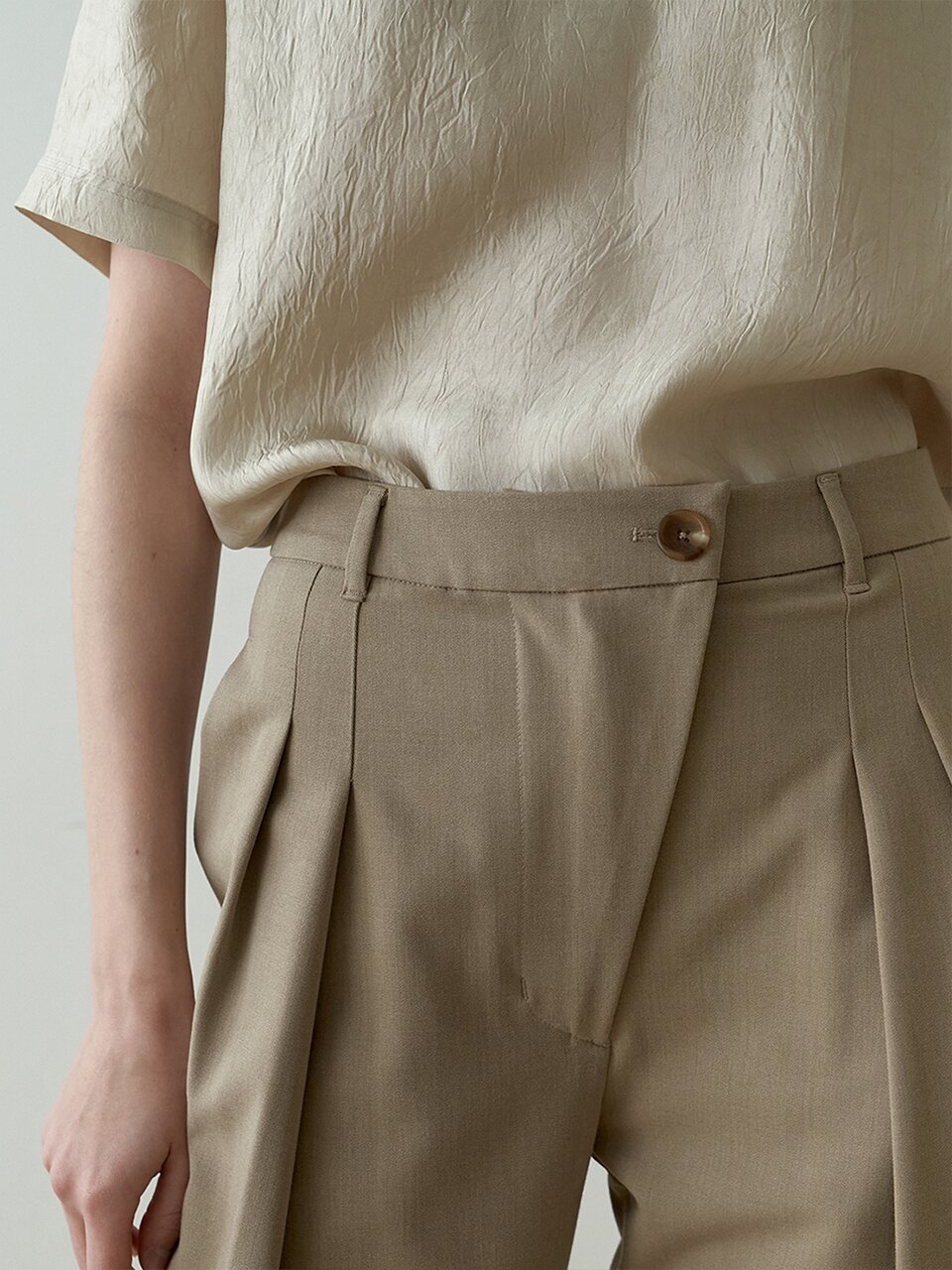 CRACK HALF SLEEVES BLOUSE_BEIGE