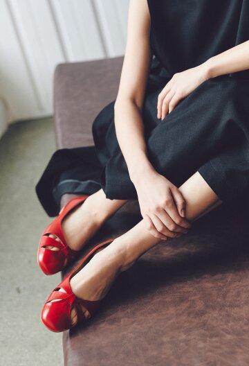 Red 406F feminine flat_1cm