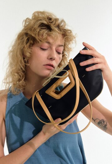 Yoonseul Vanila (HD Nylon Navy + ITALY Cow Leather)