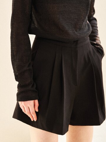 Semi Wide Two Tuck Short Pants (Black)