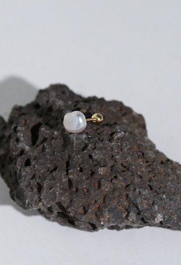 14K Mini Baroque Pearls Piercing