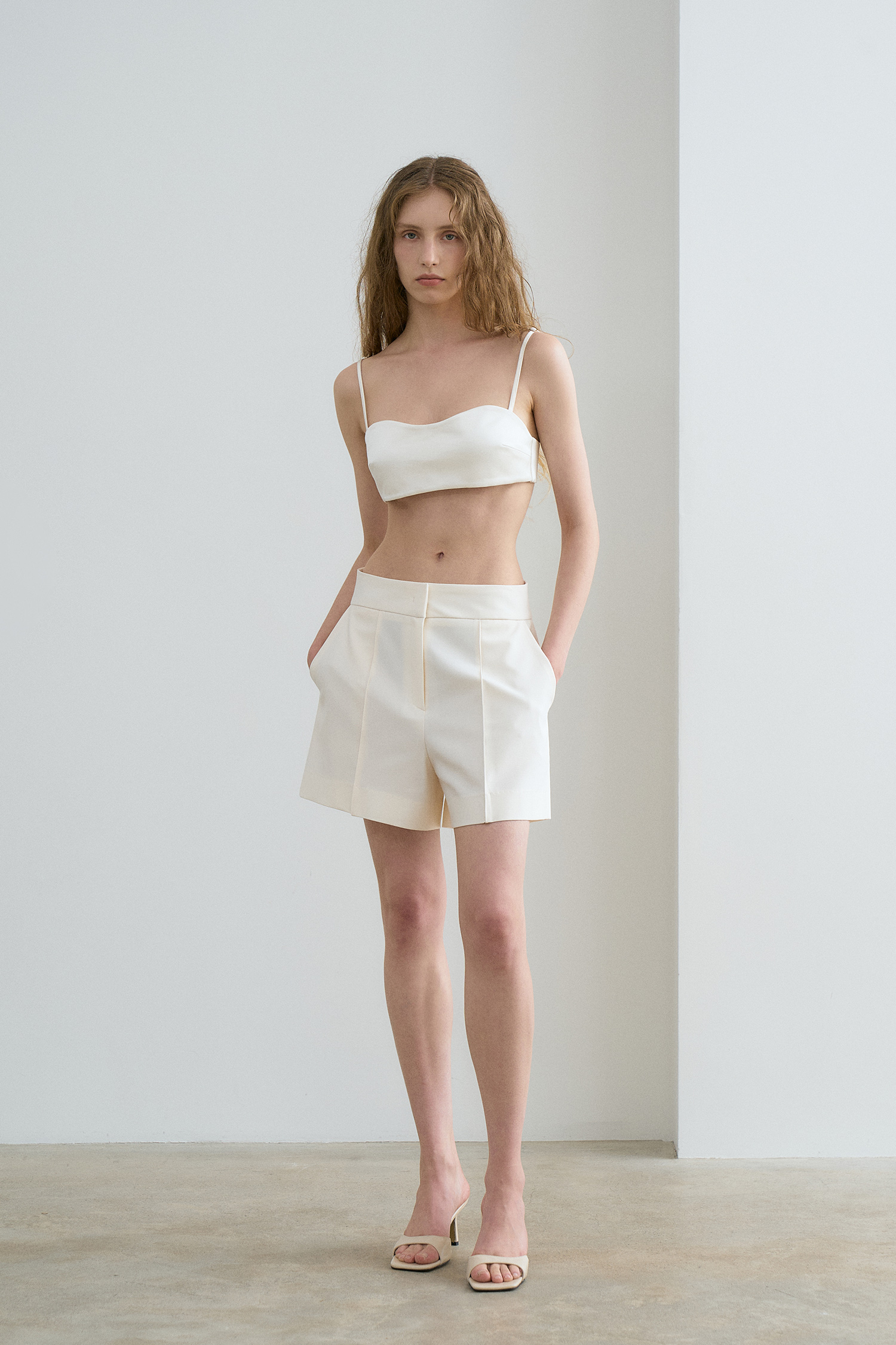 르네제이 Classic Pintuck Half Pants